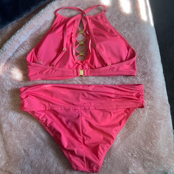 Hot pink swimsuit set - Picture 2 of 2